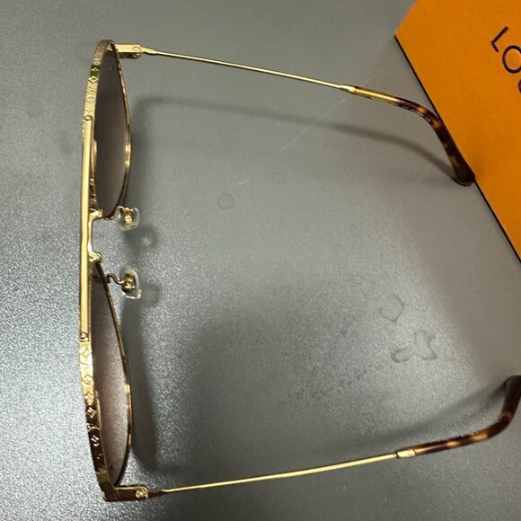 Louis Vuitton Women’s sunglasses main image 6